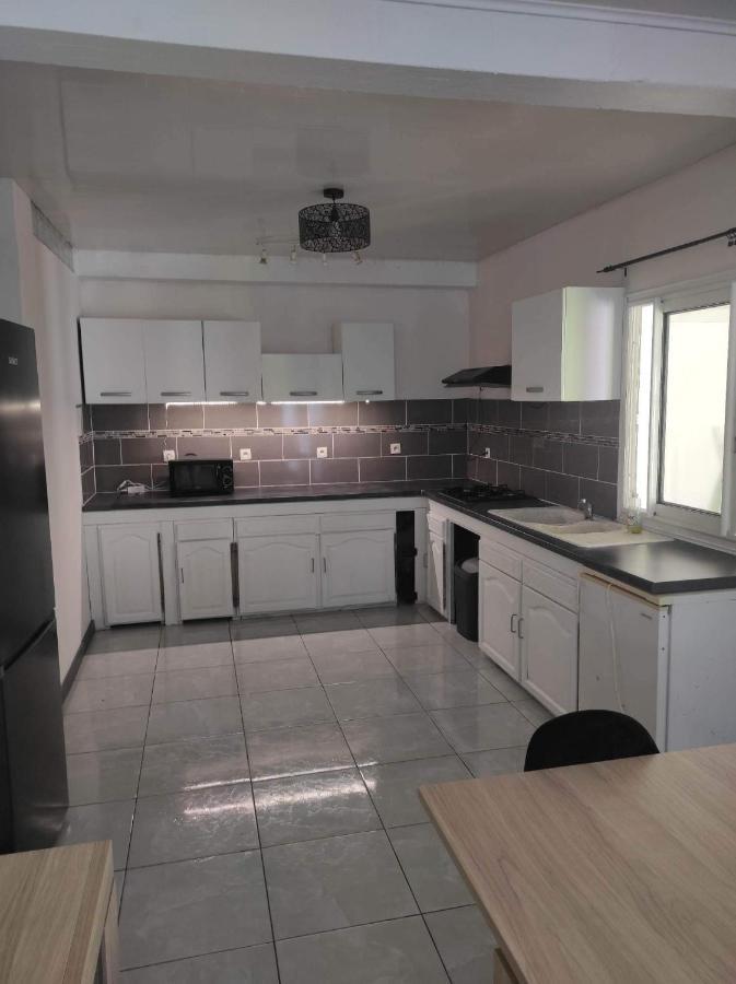 Location Saisonniere Les Bibassiers Apartment Le Tampon Exterior photo
